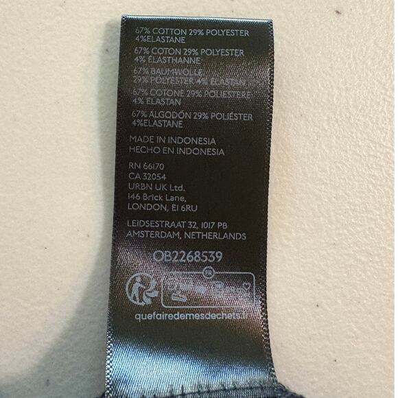 Urban Outfitters Jet Black Party Girl Button Down Sleeveless Shirt Size XL - Picture 6 of 7